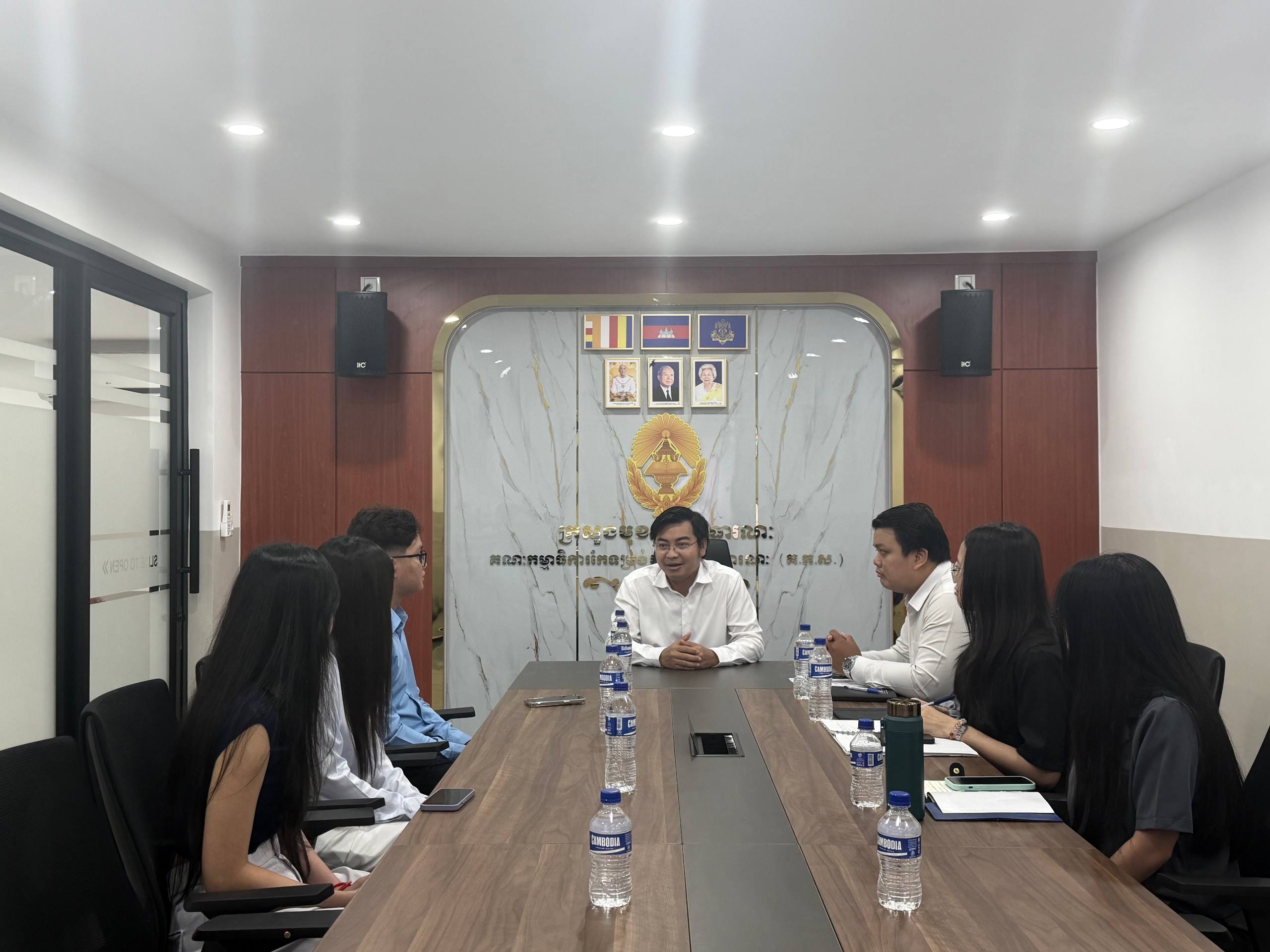 NUM iLAW Expresses Gratitude to H.E. HUN Many Deputy Prime Minister and Minister of the Ministry of Civil Service for Supporting the LAWASIA Moot Team