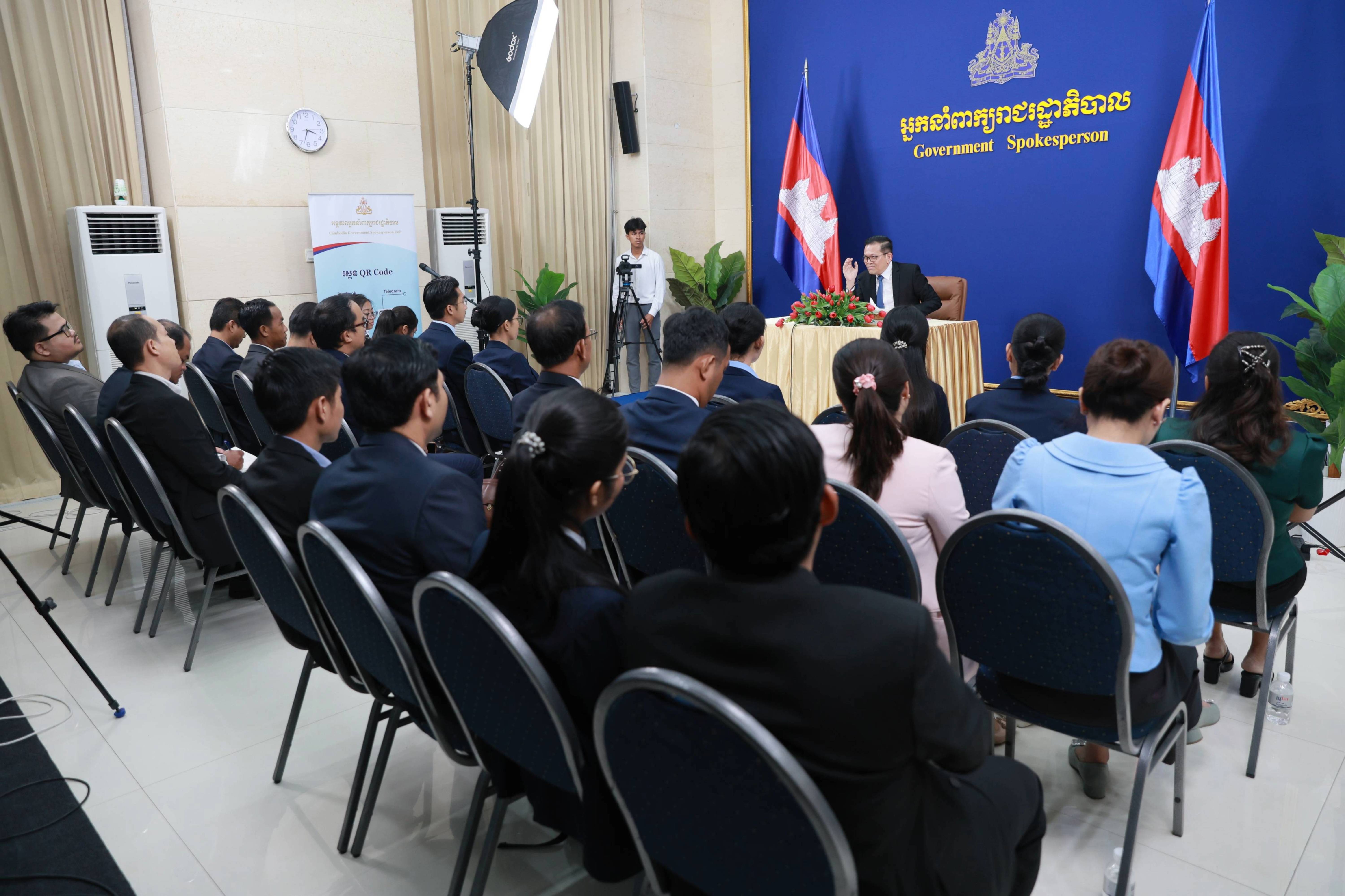 NUM iLAW Director Joins Mentoring Session with Cambodia Vision 2050 Public Speaking Competition Winners - Image 3