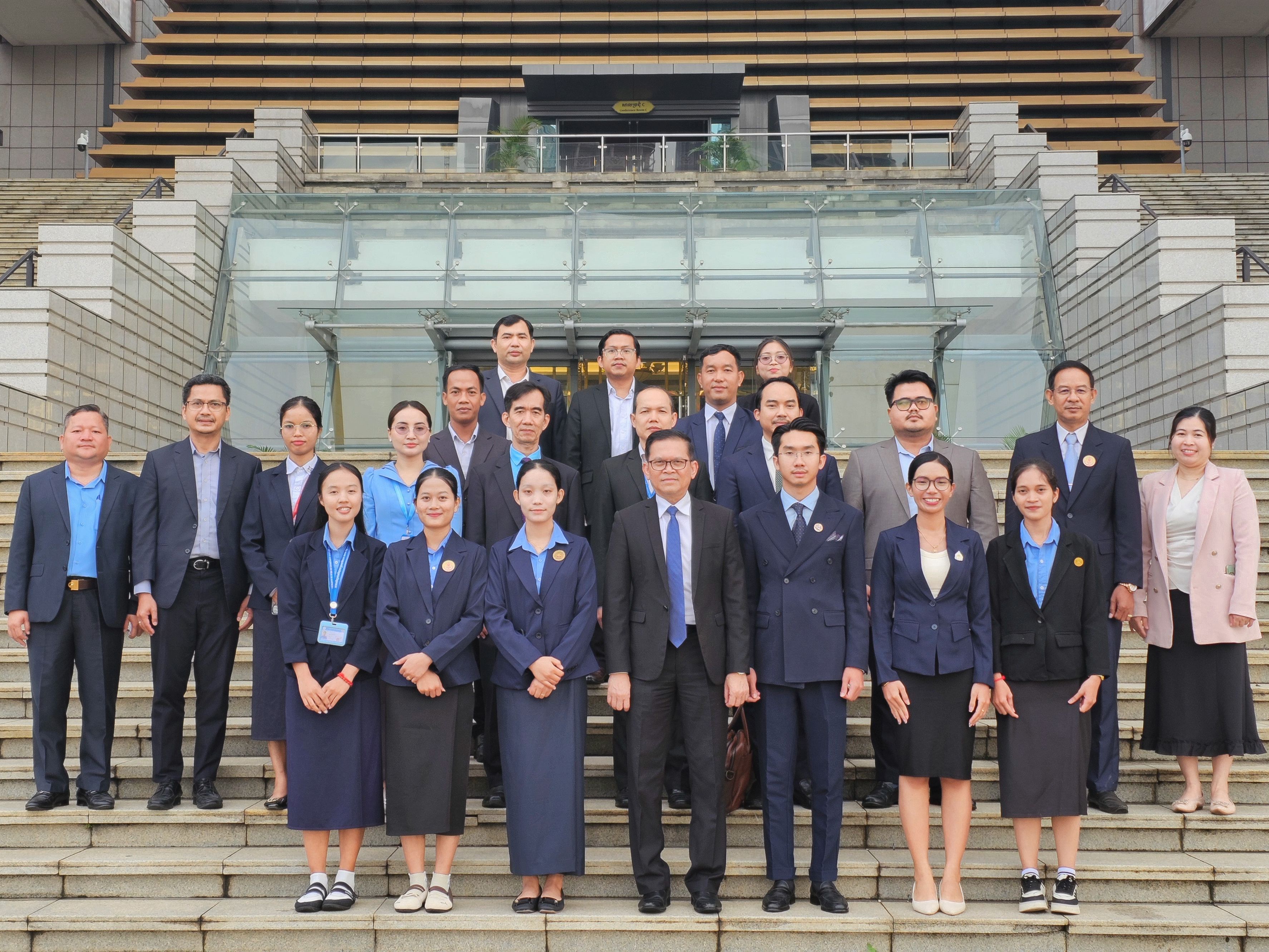 NUM iLAW Director Joins Mentoring Session with Cambodia Vision 2050 Public Speaking Competition Winners - Image 5